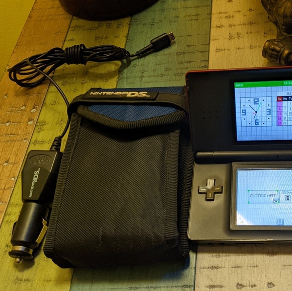 Nintendo DS w/ 5 DS Games - Picture 7 of 7